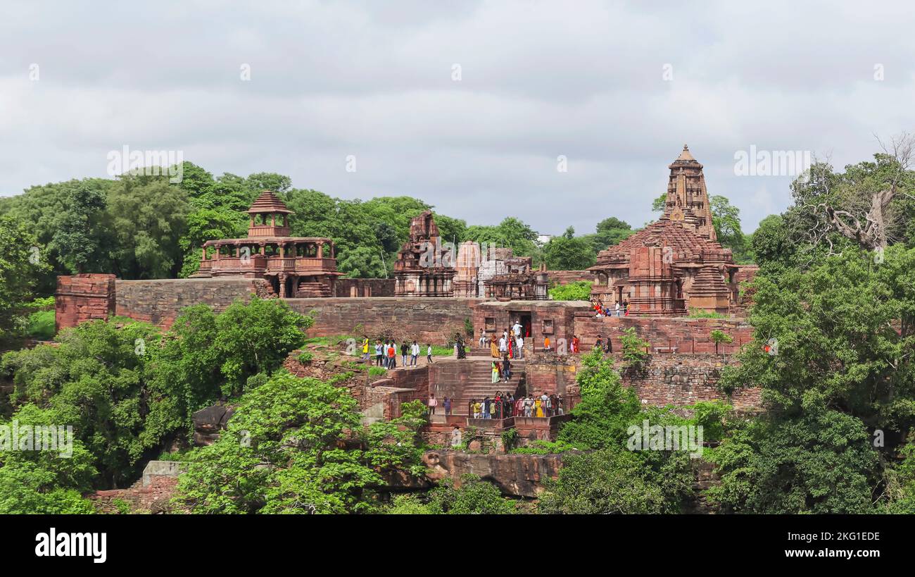 INDE, RAJASTHAN, CHITTORGARH, juillet 2022, dévot au campus du Temple de Mahadeva, Menal Banque D'Images