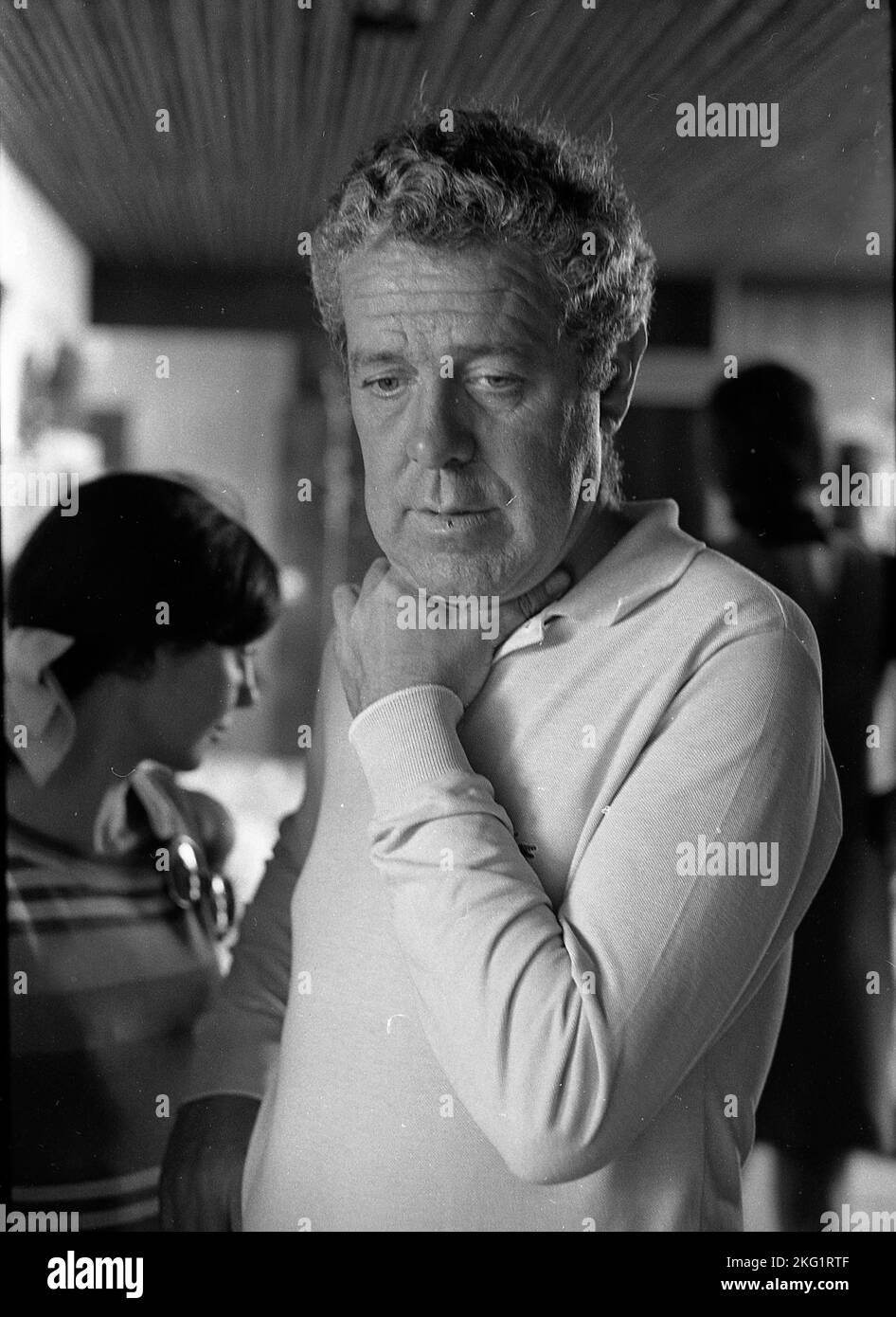 Luis García Berlanga, cinéaste espagnol, pendant le tournage de "Las Pirañas" (la Boutique), une coproduction Argentine-espagnole, à Buenos Aires, Argentine, 1967 Banque D'Images