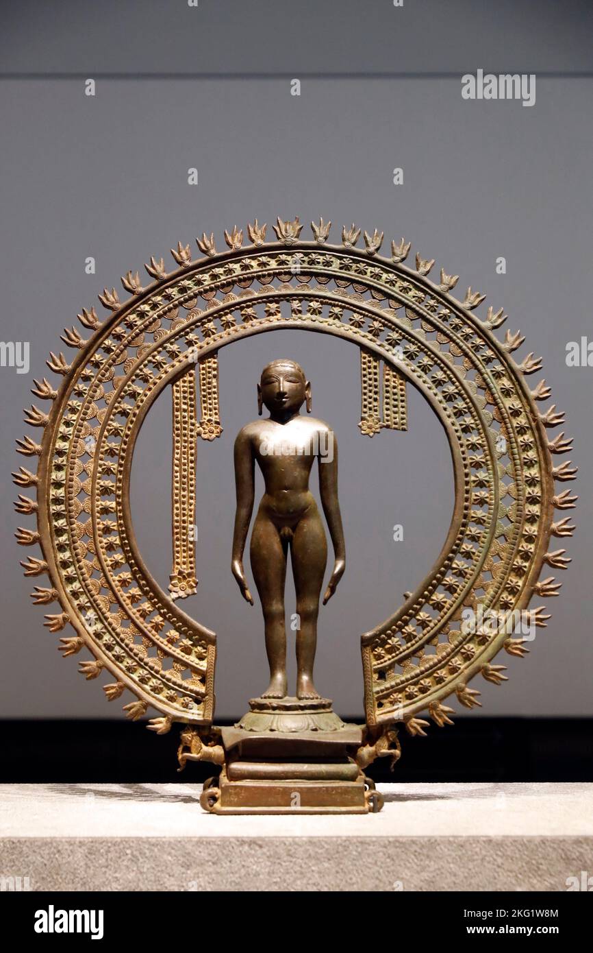Louvre Musée de l'art et de la civilisation d'Abu Dhabi. Jina debout. Bronze. Inde, Tamil Nadu 1000-1100. Émirats arabes Unis. Banque D'Images