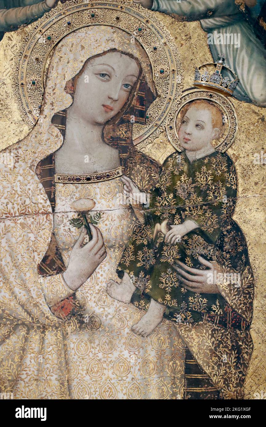 Cathédrale de Séville. La Vierge Marie et l'enfant par Pedro Duque Comejo. 14 ème siècle. Espagne. Banque D'Images