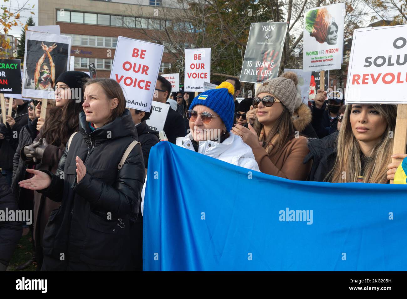 Halifax, Canada - le 19 novembre 2022 : rassemblement conjoint Iran-Ukraine pour soutenir les populations en Iran et en Ukraine Banque D'Images