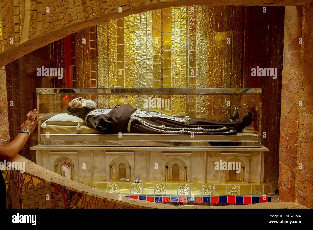 Souvenir Padre Pio San Giovanni Rotondo La tombe de Padre Pio dans la crypte de la basilique de Padre Pio, San