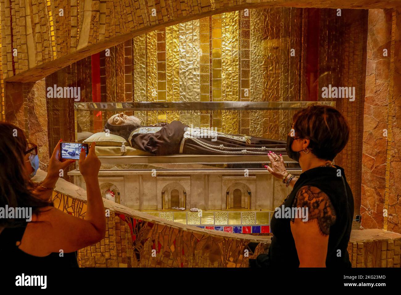 Dove Si Trova La Tomba Di Padre Pio La tombe de Padre Pio dans la crypte de la basilique de Padre Pio, San