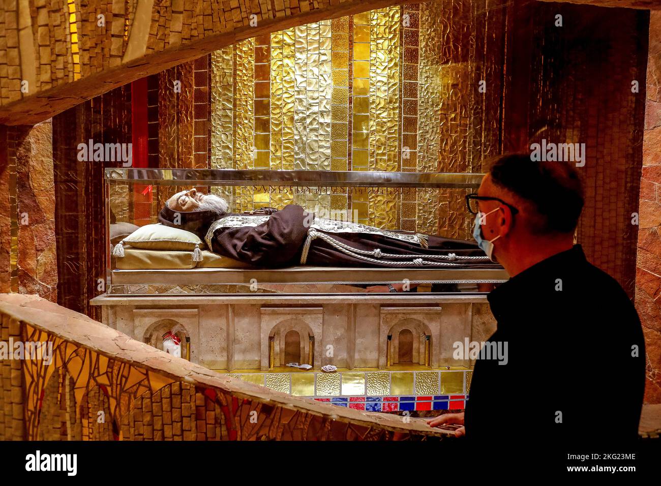 La tombe de Padre Pio dans la crypte de la basilique de Padre Pio, San