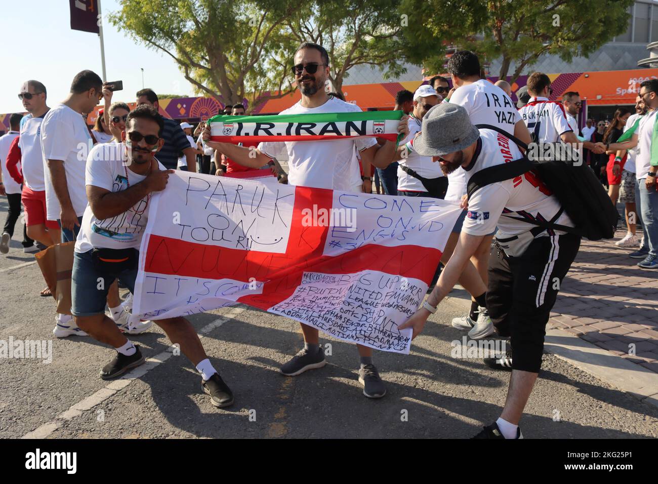 Doha, Qatar. 21st novembre 2022. Stade international de Khalifa, Angleterre contre Iran, quelques fans près du stade. Credit: Fabideciria / Alamy Live News Banque D'Images