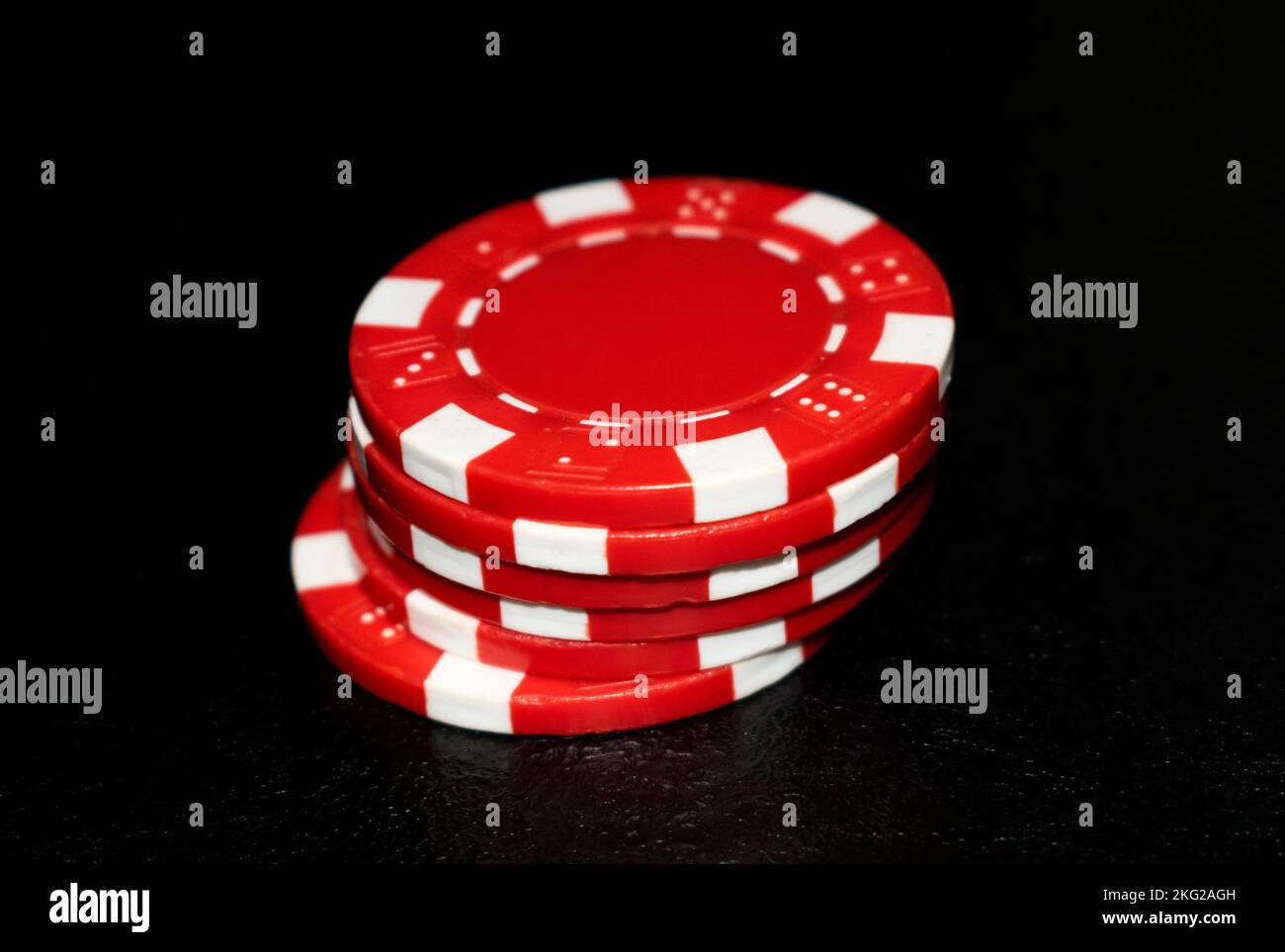 Jetons pour parier dans le jeu de cartes de poker. Banque D'Images