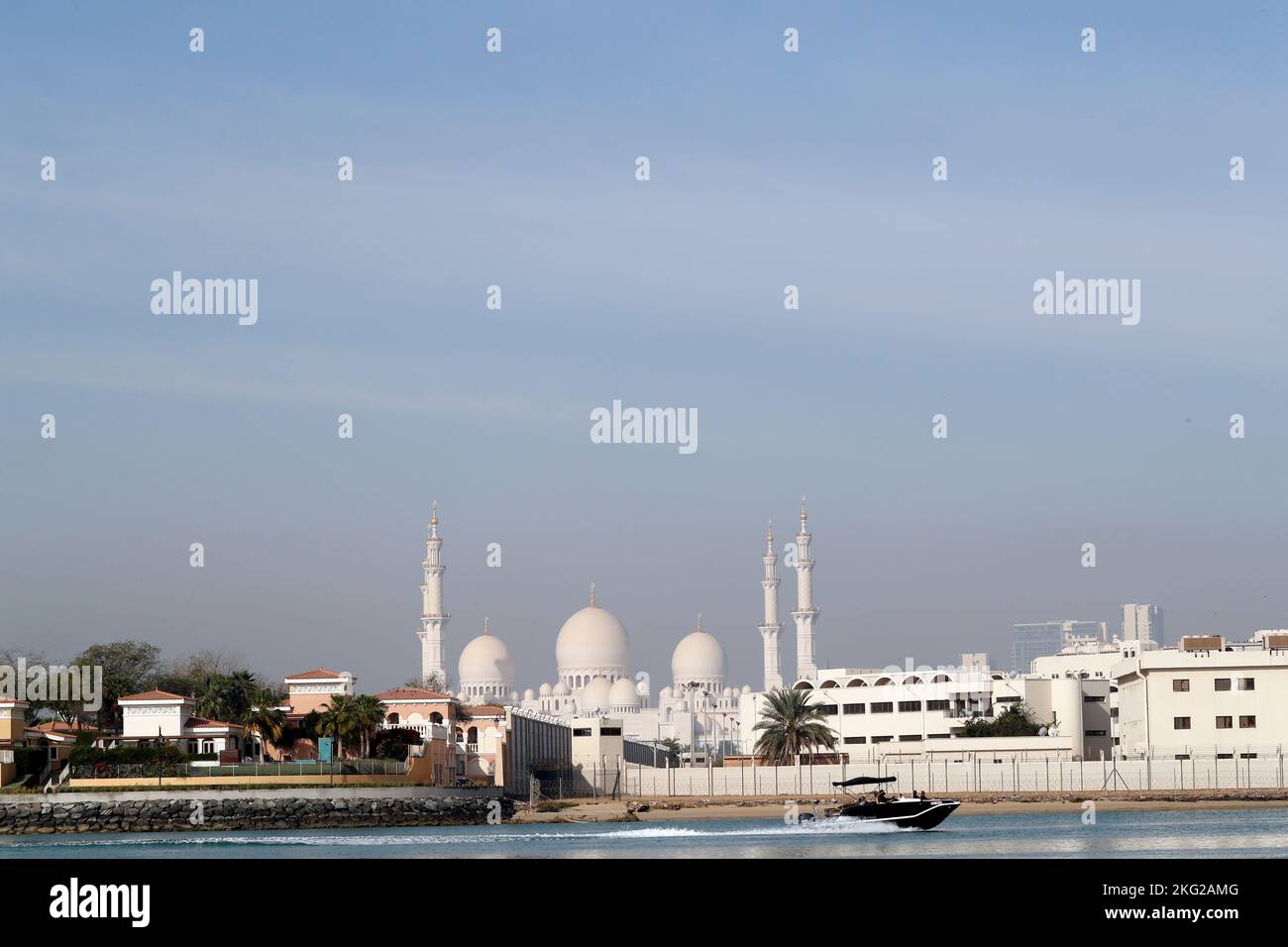 Vue sur la Grande Mosquée Sheikh Zayed. Banque D'Images