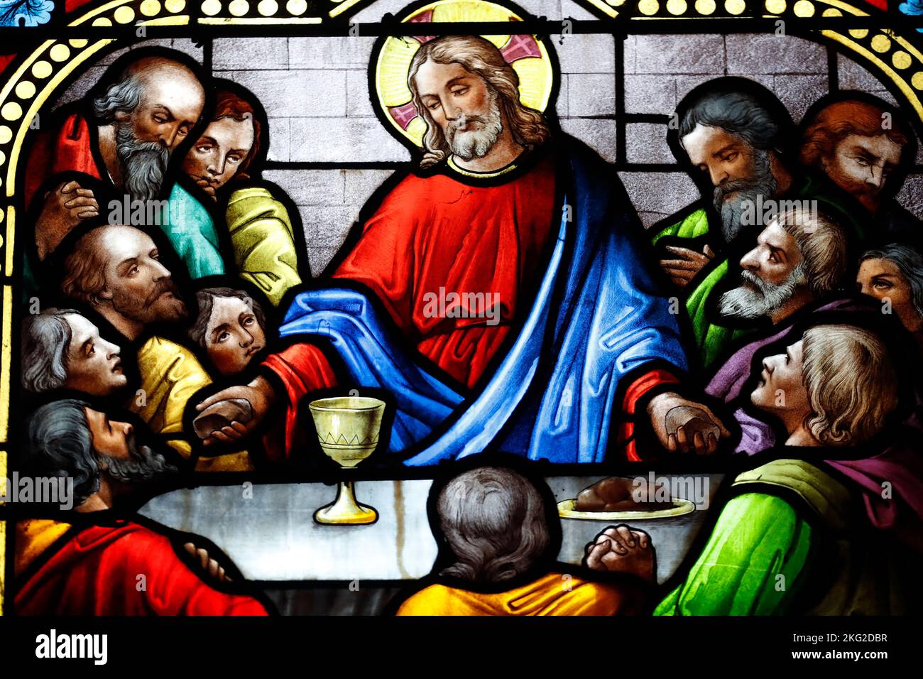 Église Sainte Jeanne d'Arc. Fenêtre en vitrail. Jésus, le dernier souper. France. Banque D'Images