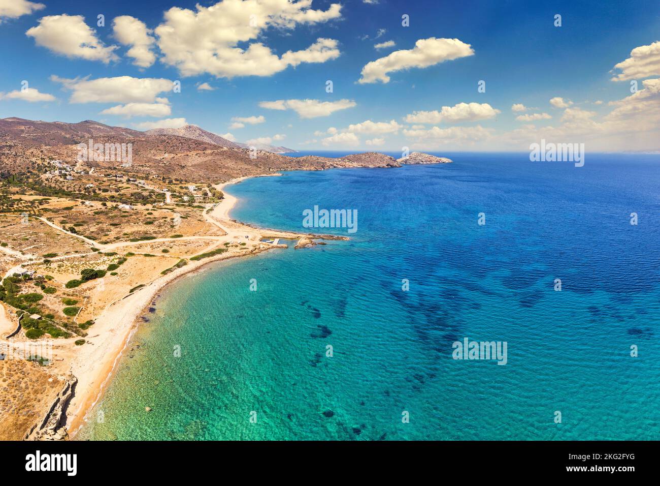 La plage de sable de Psathi dans l'île d'iOS, Grèce Banque D'Images