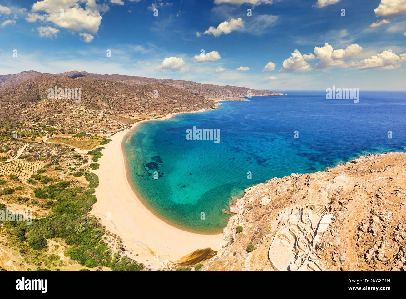 La plage de sable Kalamos dans l'île d'iOS, Grèce Banque D'Images