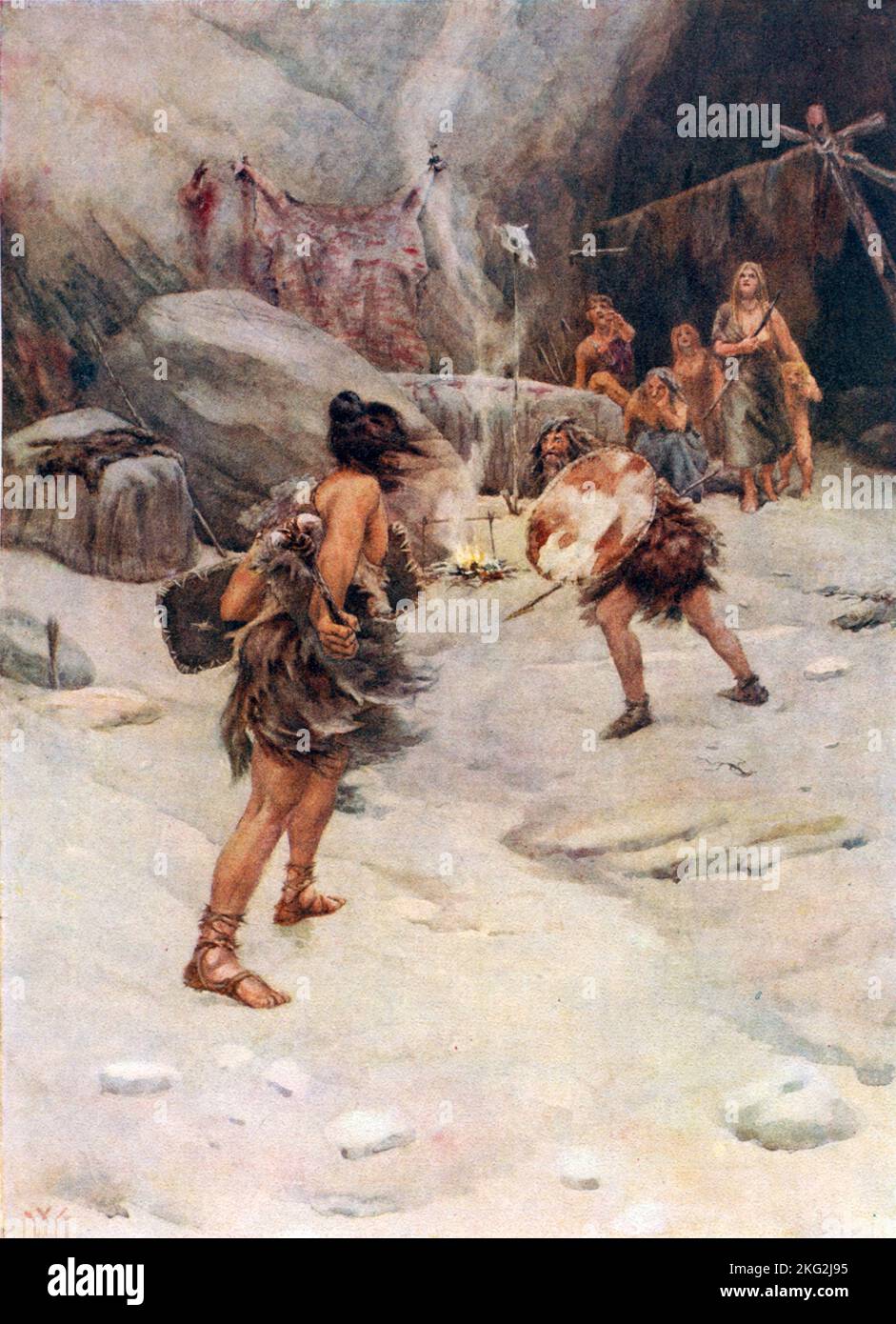 Illustration vintage vers 1900 montrant des hommes préhistoriques vêtus de peaux et de fourrures engagés dans le combat à l'extérieur d'une grotte peinte par l'artiste William Wiehe Collins Banque D'Images