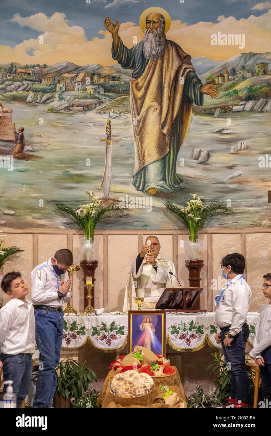 Célébration du jeudi Maundy à l'église maronite St Elias, Bdadoun, Liban Banque D'Images