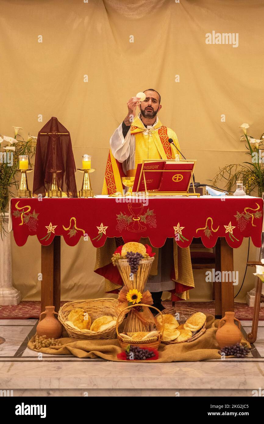 Célébration du jeudi Maundy dans notre église notre-Dame maronite, Houmal, Liban Banque D'Images