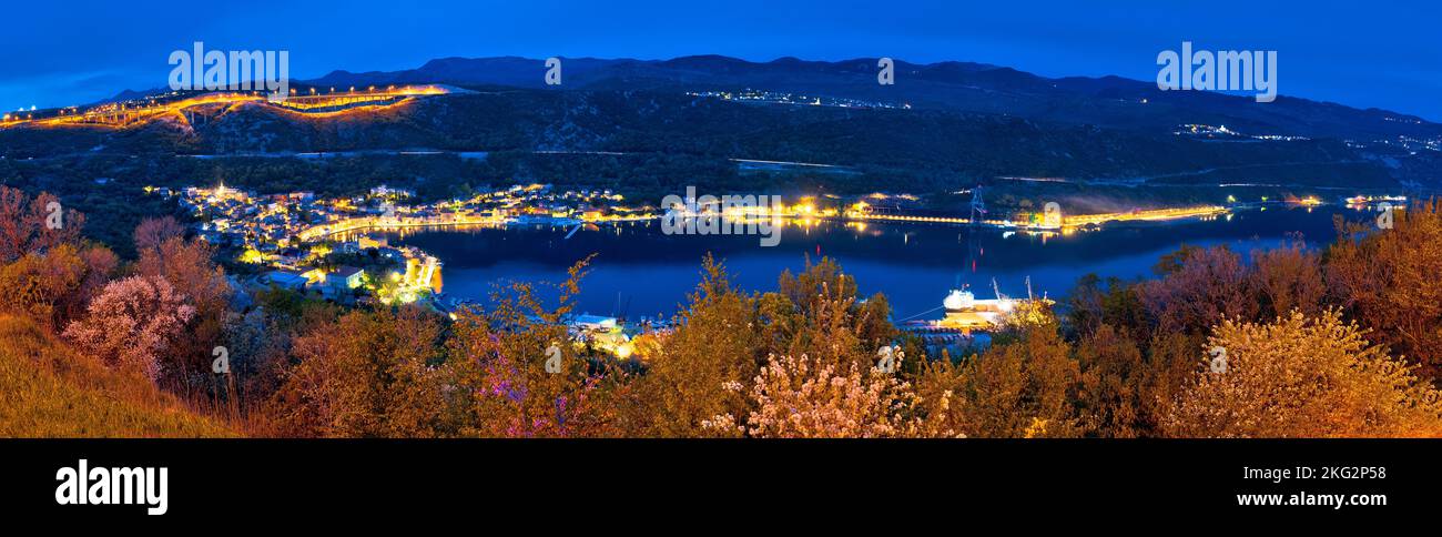 Baie de Bakar dans la région de Kvarner panorama en soirée, côte Adriatique de la Croatie Banque D'Images