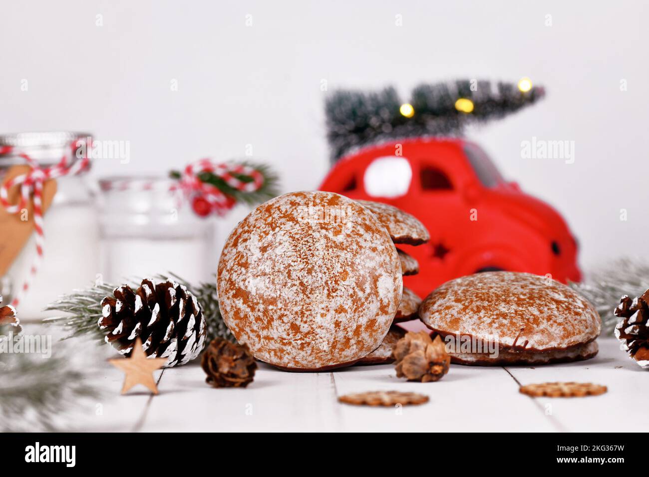 Biscuit de Noël traditionnel allemand rond glacé au pain d'épice appelé « Lebkuchen » Banque D'Images