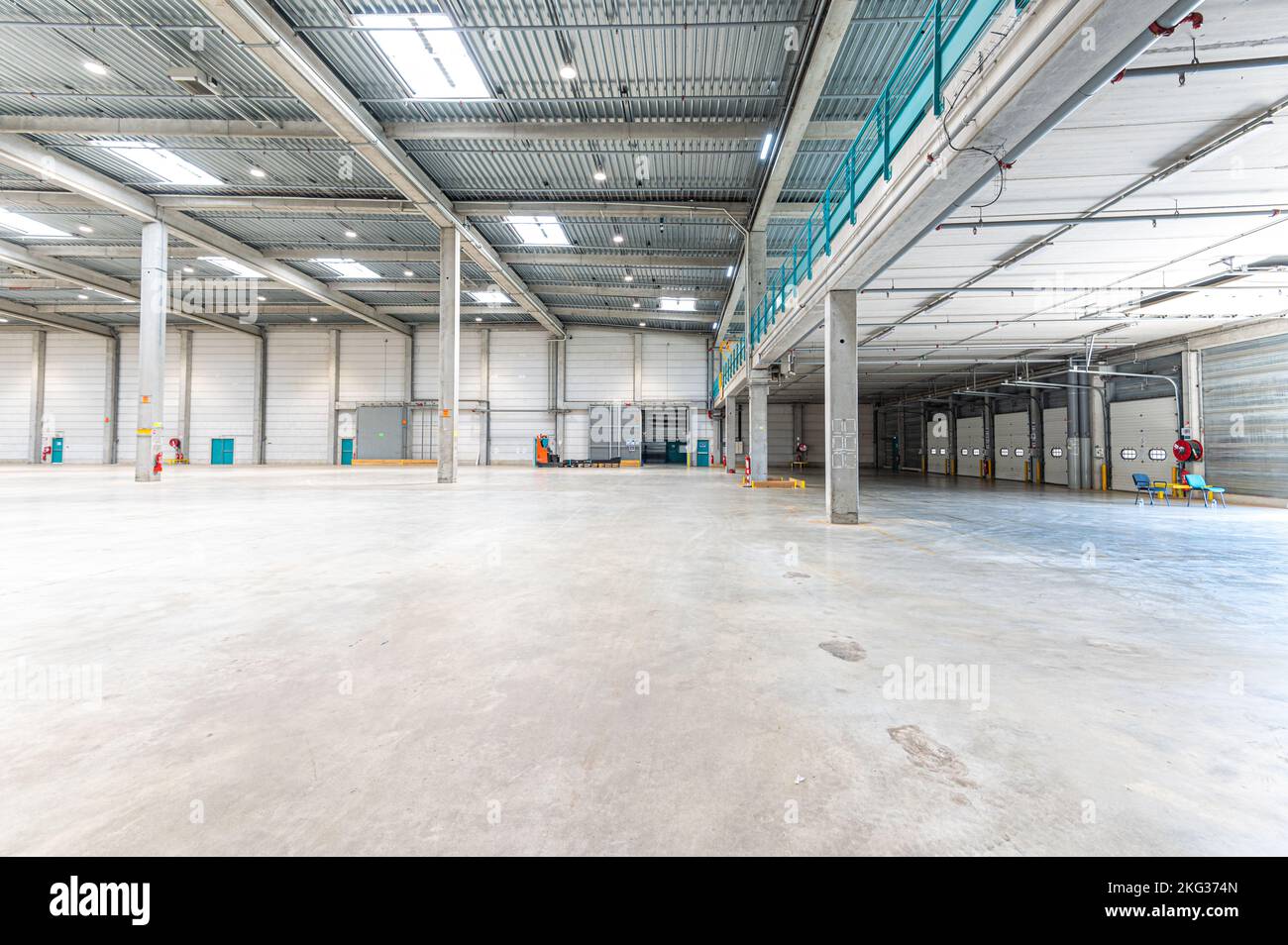 Un nouvel entrepôt industriel vide Banque D'Images