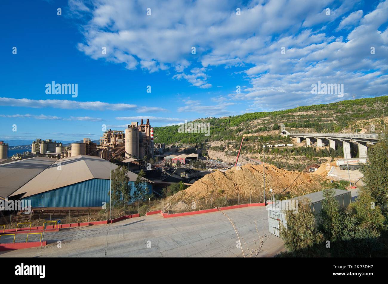 Zone industrielle de l'usine, usine de ciment de Lafarge Volos , ciment de l'industrie lourde, usine de fabrication. Banque D'Images