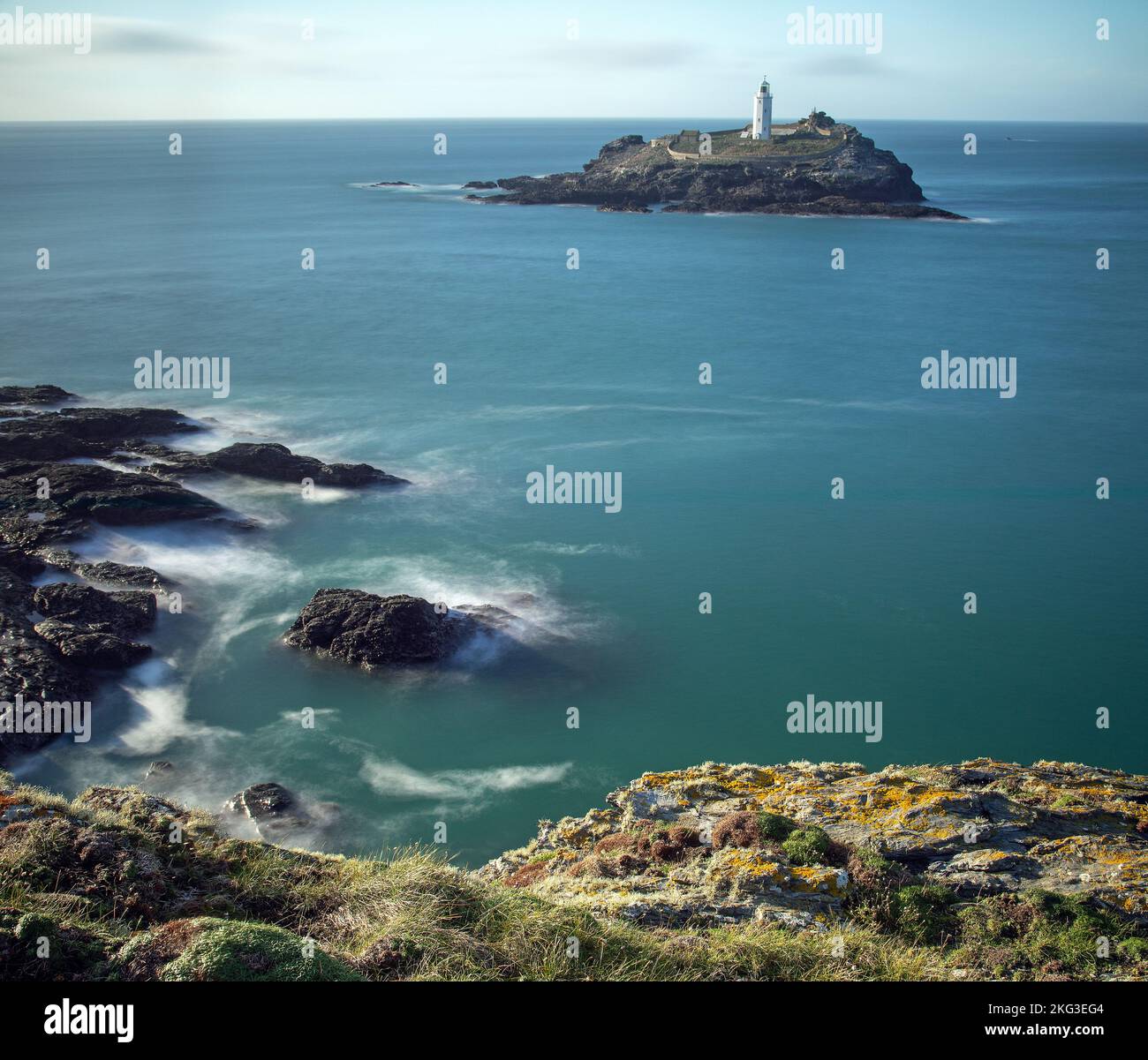 Phare de Godrevy depuis le rivage » Banque D'Images