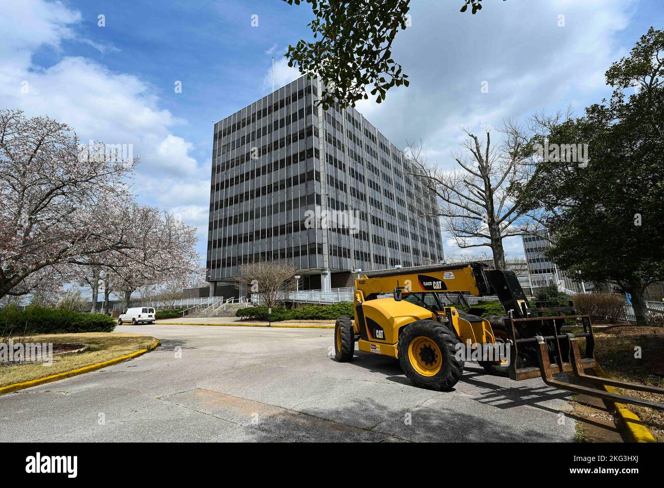 Des préparatifs sont en cours pour le déclassement progressif et la démolition du bâtiment 4200 du Marshall Space Flight Center, qui a servi de quartier général administratif de 1963 à 2020, afin de laisser la place à de nouvelles installations économes en énergie pour les ingénieurs et le personnel de soutien. Banque D'Images