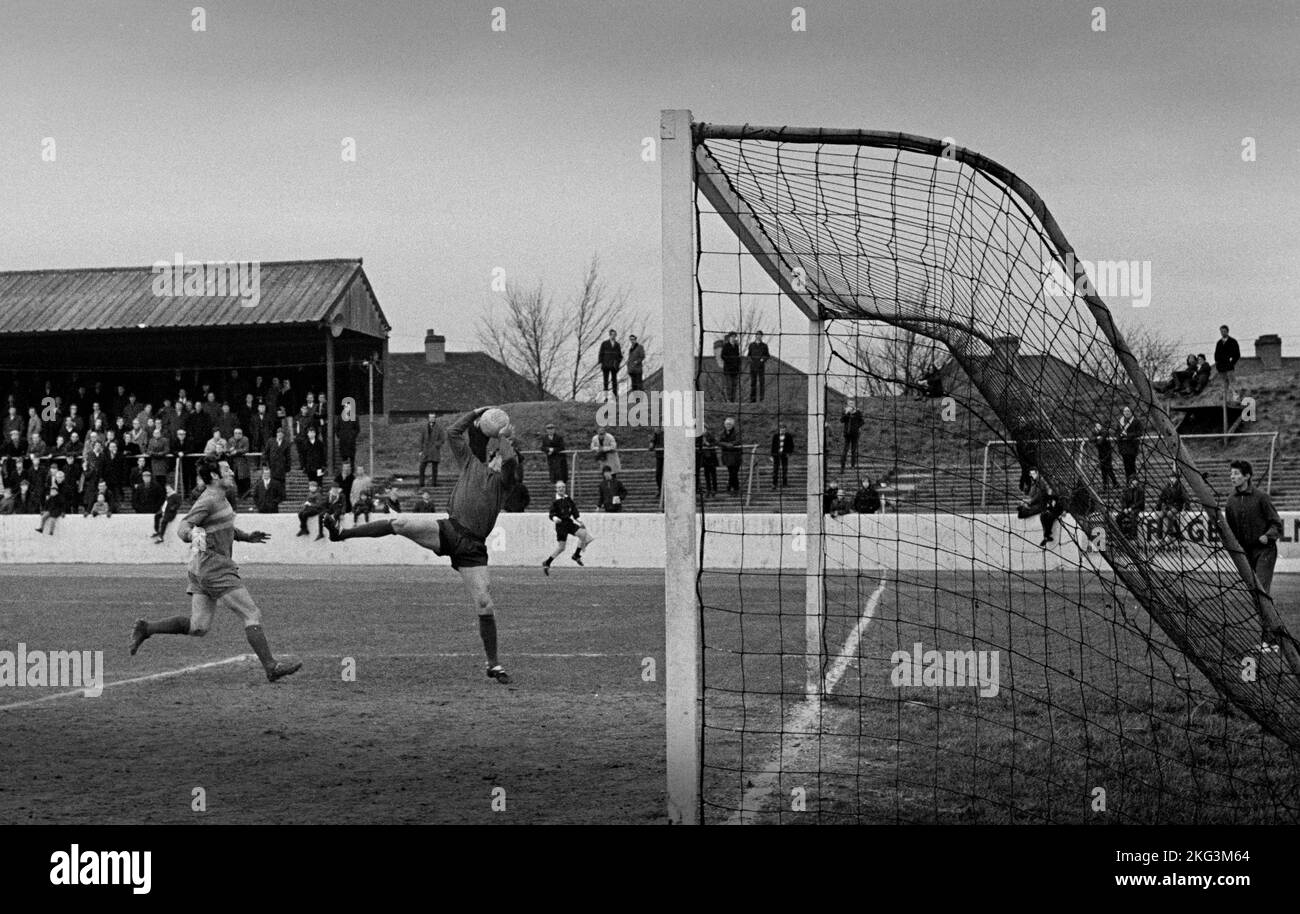 Romford FC contre Barnett FC 21 mars 1970 at Brooklands Sports Ground Romford Essex UK Southern League Prtemier Division scans réalisés en 2022 Banque D'Images