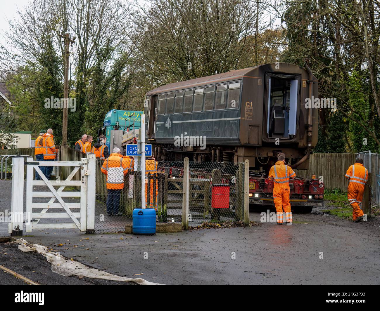 GREAT TORRINGTON, DEVON, ANGLETERRE - NOVEMBRE 16th 2022 : livraison d'un nouveau chariot à Tarka Valley Railway. Banque D'Images