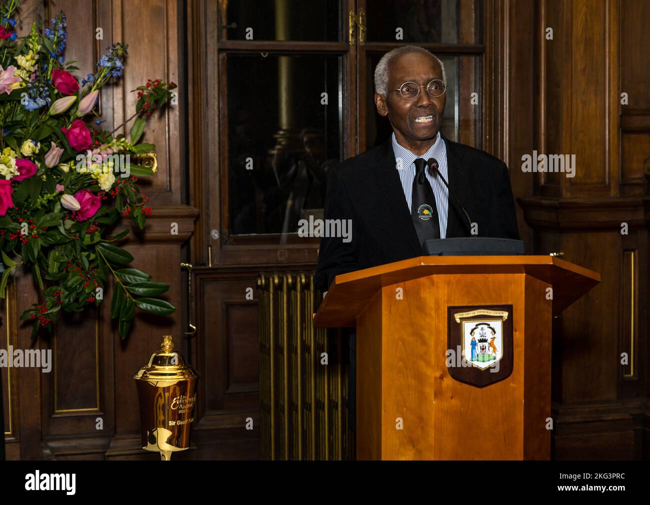 Sir Geoff Palmer prononce un discours lors de la cérémonie de remise des prix d'Édimbourg, City Chambers, Écosse, Royaume-Uni Banque D'Images