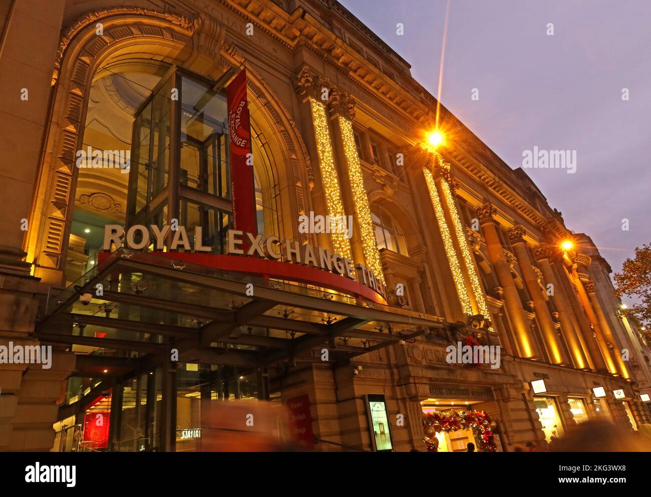 Manchester Royal Exchange Theatre, la nuit, place St Anns, centre ville Manchester, Angleterre, ROYAUME-UNI, M2 7DH Banque D'Images