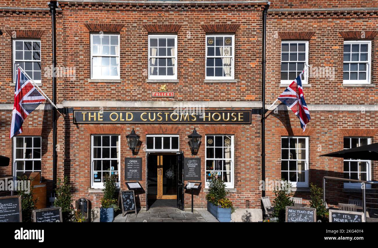 The Old Customs House public House - a Fullers pub - Gunwharf Quays, Portsmouth, Hampshire, Angleterre, Royaume-Uni Banque D'Images