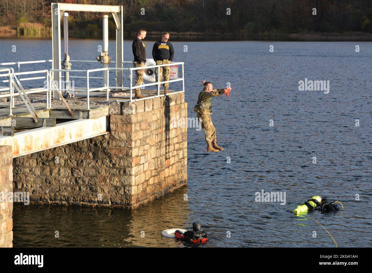 Sapper Vs Rangers évaluation de la survie en eau de combat Banque de photographies et d ...