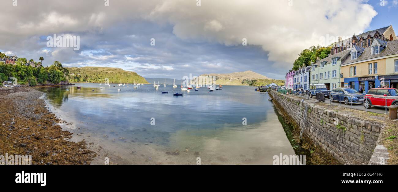 Vue sur le village de Portree sur l'île de Skye Banque D'Images