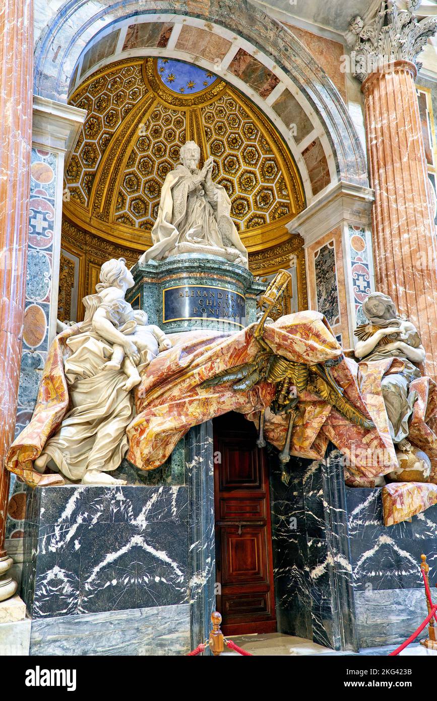 Rome Lazio Italie. Basilique Saint-Pierre sur la place Saint-Pierre. Le tombeau d'Alexandre VII par Bernini Banque D'Images