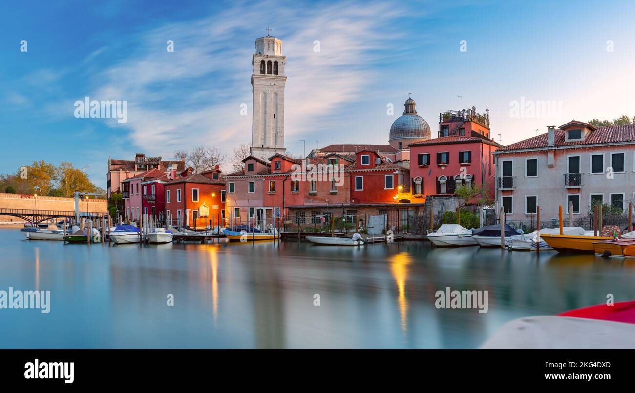 Basilique Saint-Pierre de Castello au lever du soleil à Venise, Italie Banque D'Images