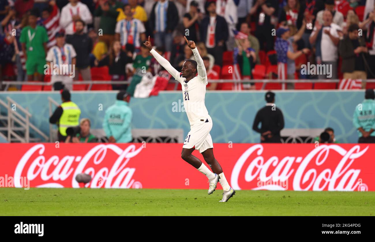 Al Rayyan, Qatar. 21st novembre 2022. Timothy Weah, des États-Unis, célèbre le premier but du match de la coupe du monde de la FIFA au stade Al Rayyan, à Al Rayyan. Le crédit photo devrait se lire: David Klein/Sportimage crédit: Sportimage/Alay Live News Banque D'Images