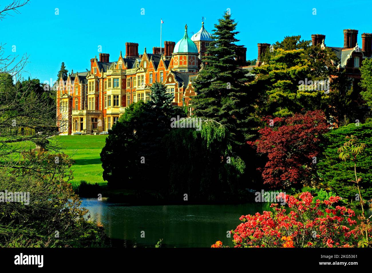 Sandringham House, de l'autre côté du lac, Norfolk, Angleterre, Royaume-Uni Banque D'Images