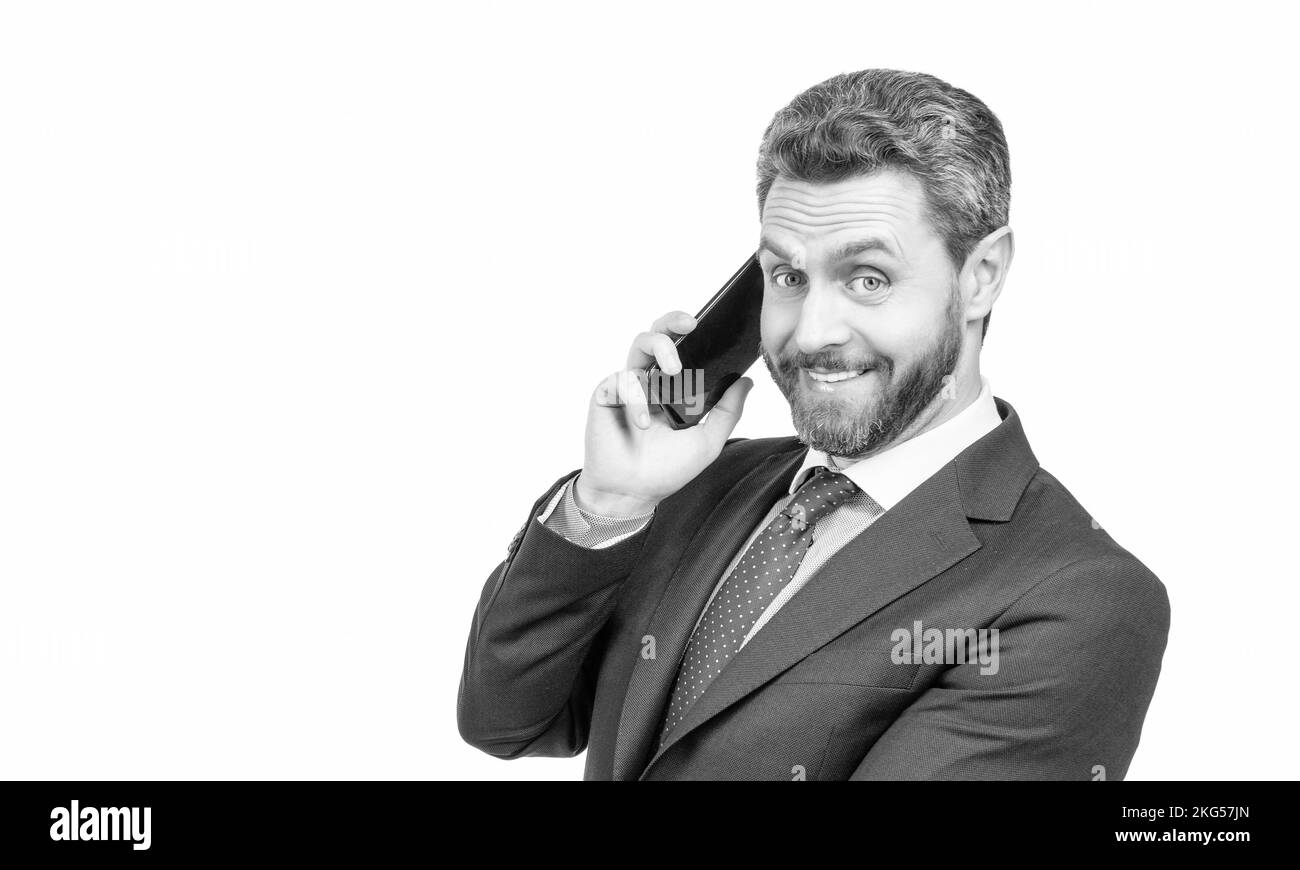 Happy man boss parler sur téléphone mobile isolé sur l'espace de copie blanc, le téléphone portable Banque D'Images