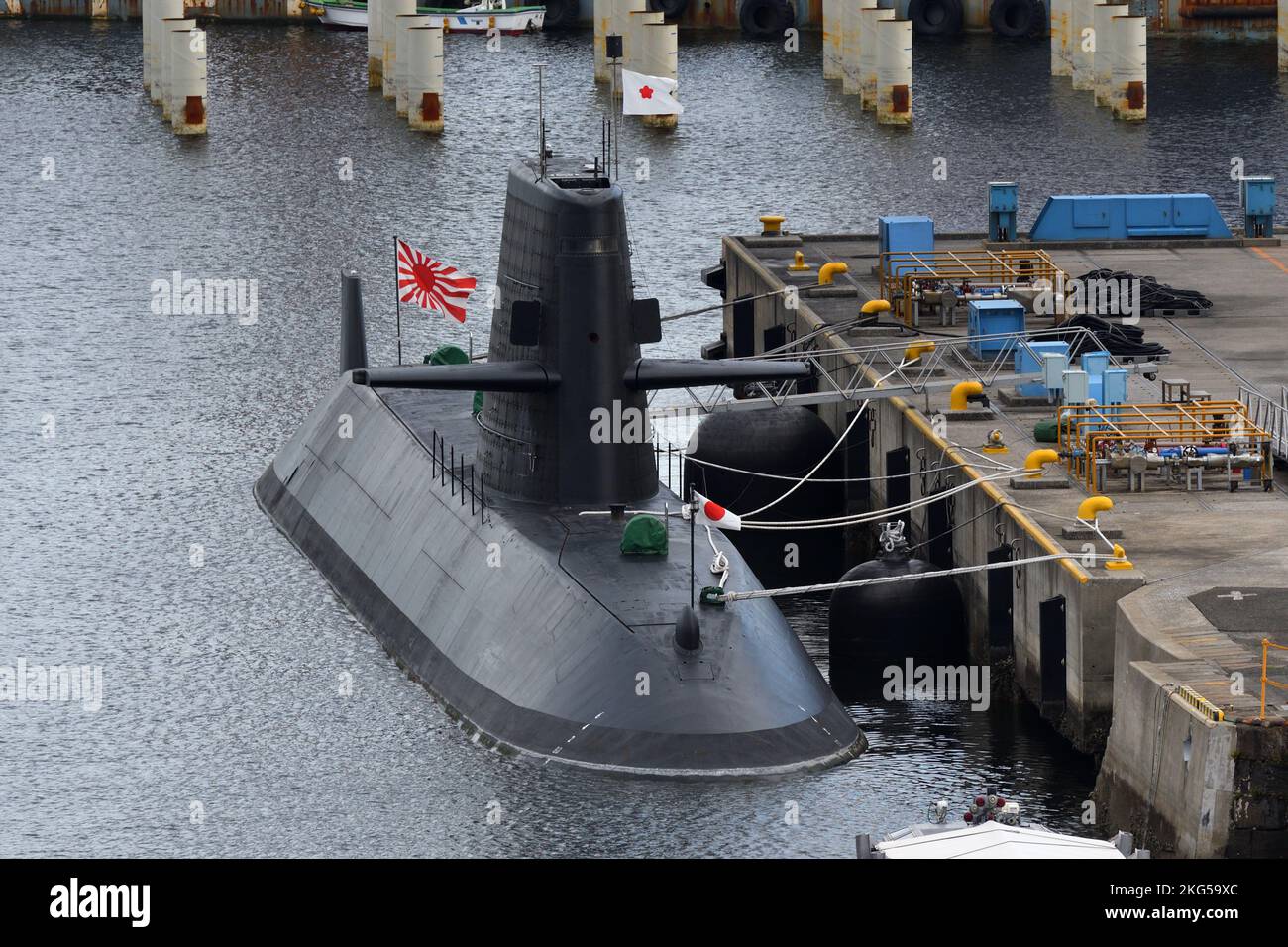 Préfecture de Kanagawa, Japon - 21 août 2021 : sous-marin de classe Oyashio de la Force maritime d'autodéfense japonaise amarré au port de Yokosuka au Japon. Banque D'Images