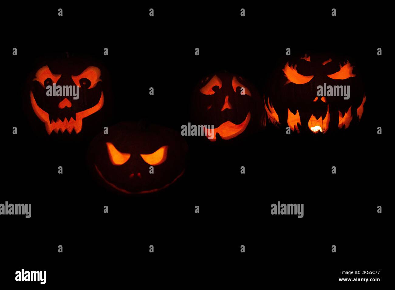 Des centaines d'enfants vêtus de fantômes, de ghouls et de gobelins visitent des résidences près de RAF Broughton pour célébrer Halloween avec le personnel américain le 31 octobre 2022. Les bénévoles de la patrouille de citrouille de Broughton ont collaboré avec le ministère de la police de la Défense, le conseil de district de Cherwell et la police de la vallée de la Tamise pour favoriser un bon moment et en toute sécurité. Les militaires et civils américains et multinationaux ont participé à la création d'une nuit spéciale pour la communauté locale près de Broughton. Banque D'Images