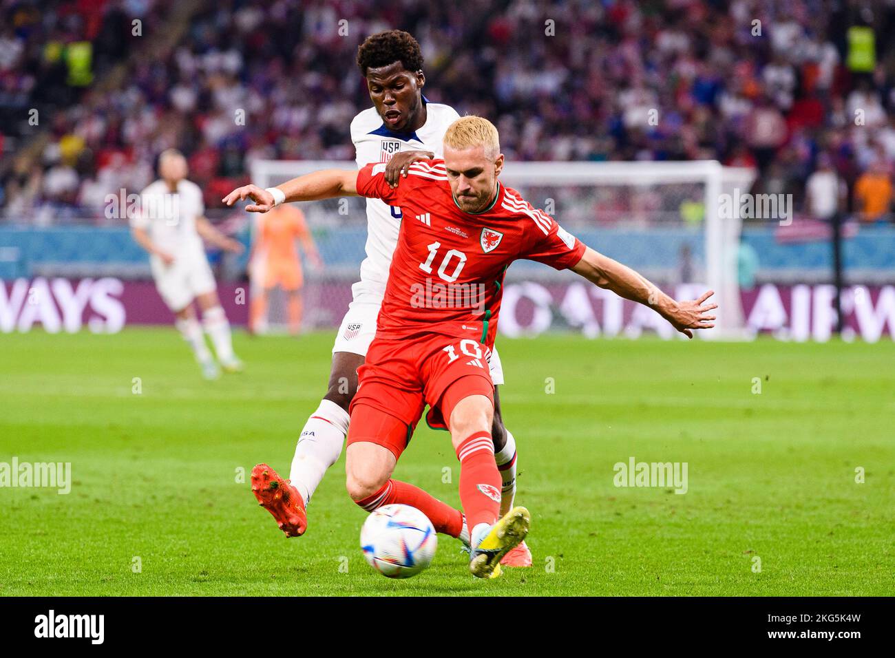 Doha, Qatar. 21st novembre 2022. Stade Ahmed bin Ali Aaron Ramsey du pays de Galles lors d'un match entre les États-Unis et le pays de Galles, valable pour la phase de groupe de la coupe du monde, qui s'est tenue au stade Ahmed bin Ali à Al-Rayyan, au Qatar. (Marcio Machado/SPP) crédit: SPP Sport presse photo. /Alamy Live News Banque D'Images