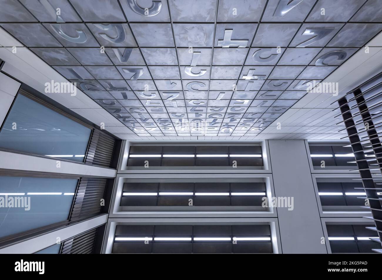 « Horizon Line » par l'artiste Darren Almond, Bond Street - Elizabeth Line Station Banque D'Images