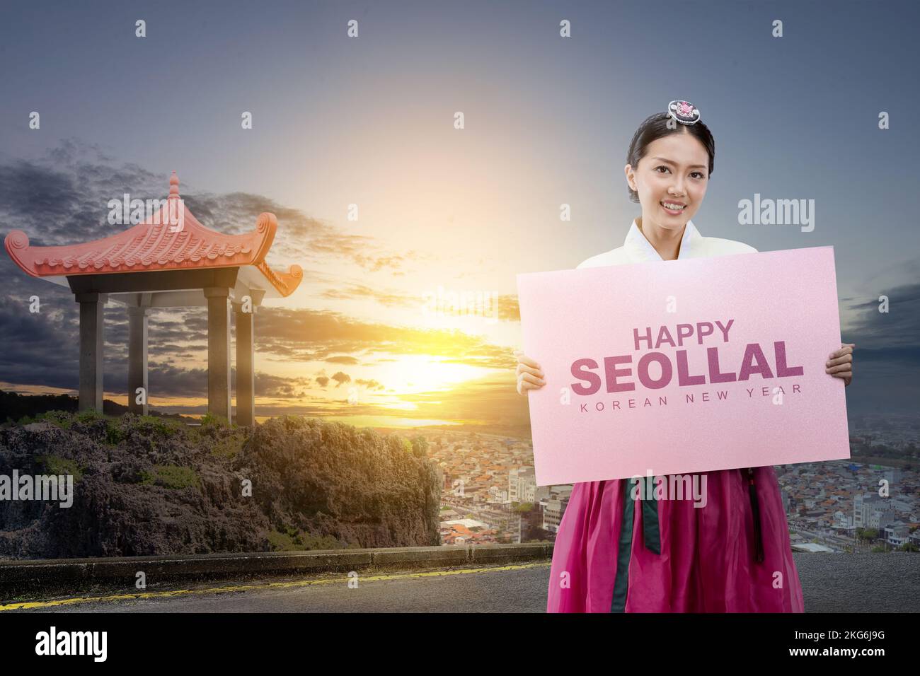 Femme asiatique portant un costume national coréen traditionnel, Hanbok, debout tout en montrant un salut de Happy Seolal. Bonne année coréenne Banque D'Images