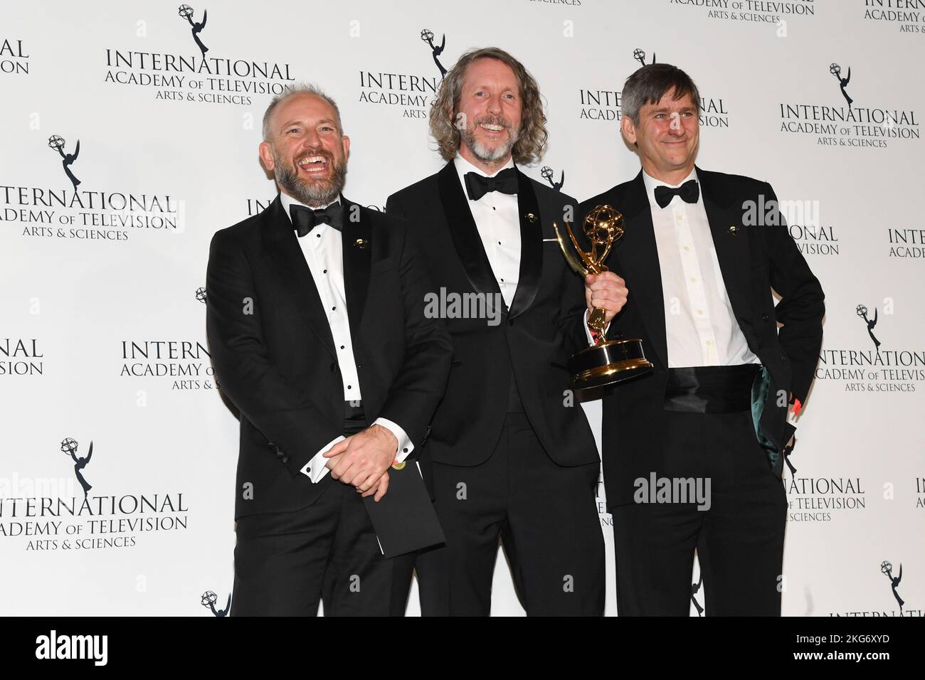 New York, États-Unis. 21st novembre 2022. Vainqueur de Kids: Animation pour Shaun the Sheep: Flight Beefore Christmas, Steve Cox et Richard Beek posent pour des photos dans la salle de presse aux International Emmy Awards au New York Hilton à New York, NY, on 21 novembre 2022. (Photo par Efren Landaos/Sipa USA) crédit: SIPA USA/Alay Live News Banque D'Images