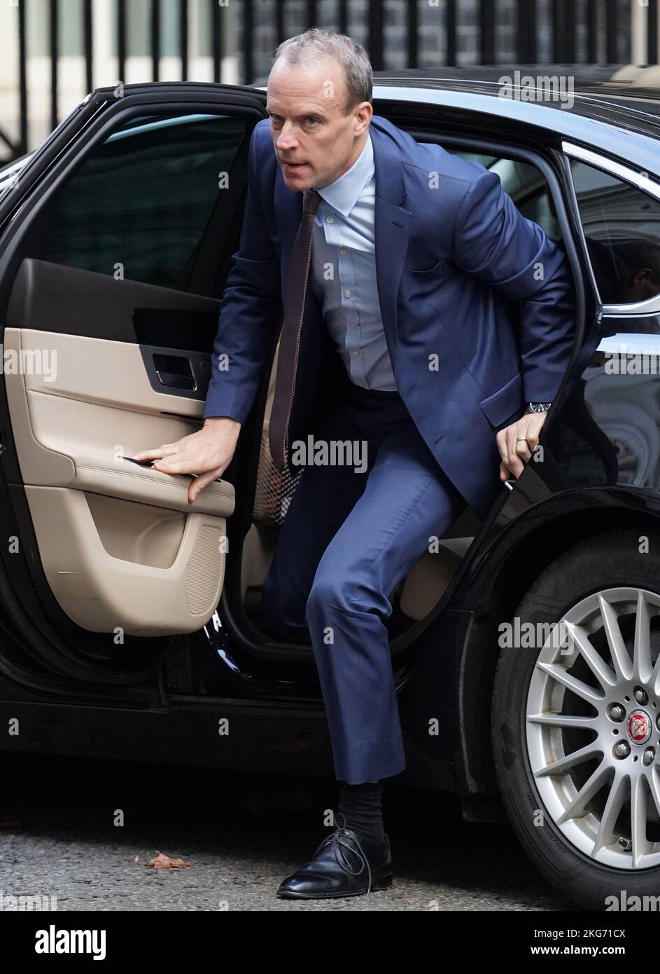 Le vice-premier ministre Dominic Raab arrive à Downing Street, Londres, avant une réunion du Cabinet. Date de la photo: Mardi 22 novembre 2022. Banque D'Images