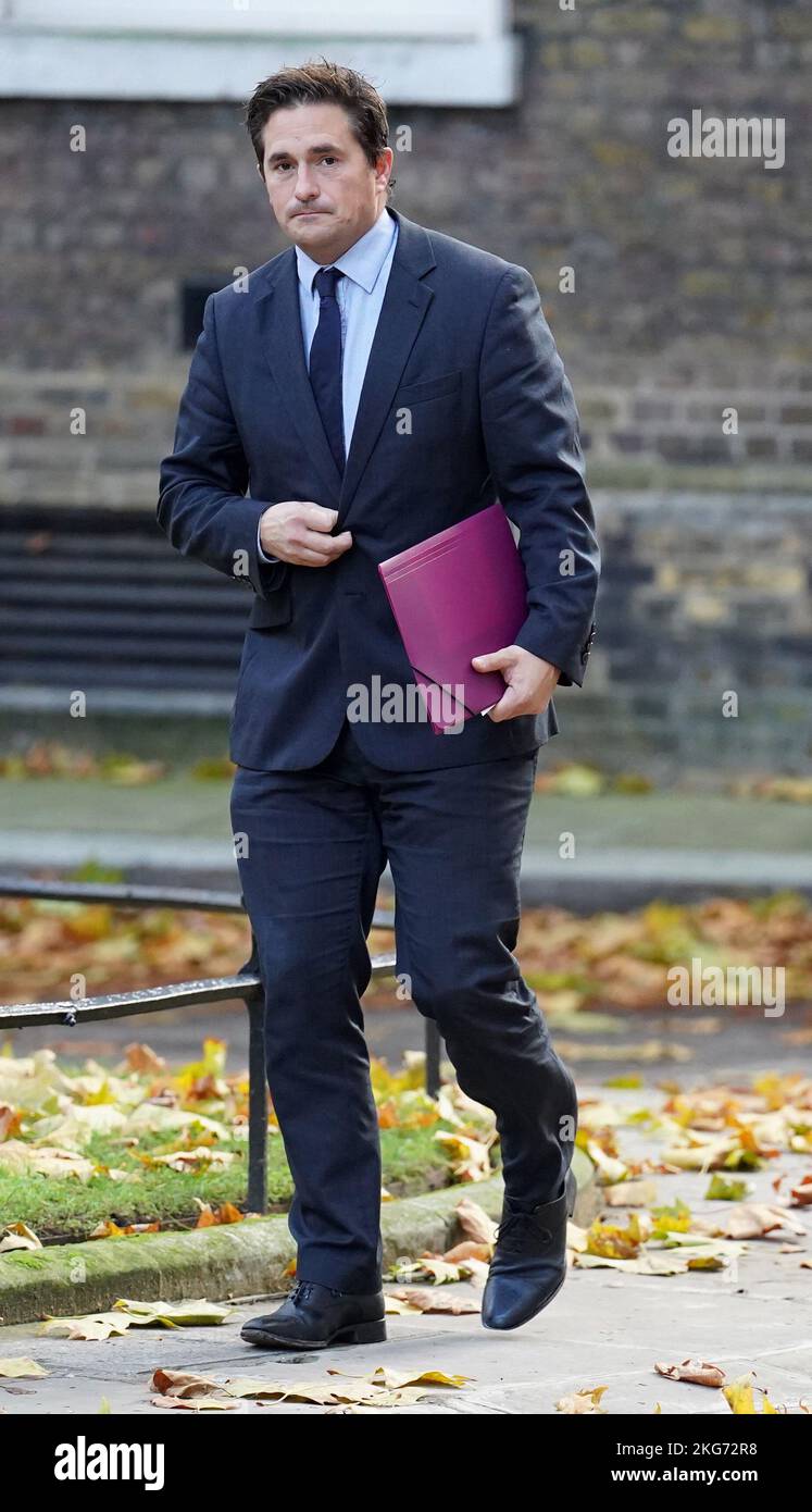 Le ministre des Affaires Vetrans, Johnny Mercer, arrive à Downing Street, Londres, avant une réunion du Cabinet. Date de la photo: Mardi 22 novembre 2022. Banque D'Images