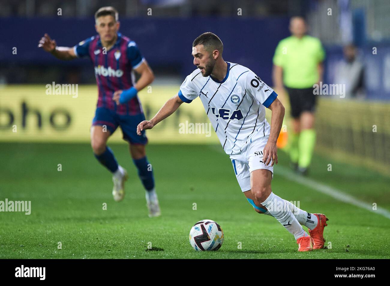 Luis Rioja de Deportivo Alaves pendant la Smartbank LaLiga au stade d'Anduva sur 20 novembre 2022, à Eibar, Espagne. Banque D'Images