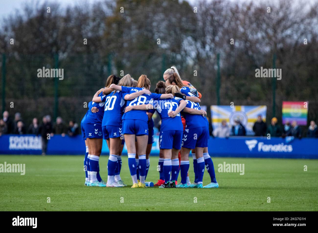 Liverpool, Royaume-Uni. 19th novembre 2022. Liverpool, Angleterre, 19 novembre 2022 Everton dans un caucus d'équipe pendant le match de la Super League Barclays Womens entre Everton et Manchester City au parc Walton Hall à Liverpool, Angleterre (Unnati Naidu/SPP) Credit: SPP Sport Press photo. /Alamy Live News Banque D'Images