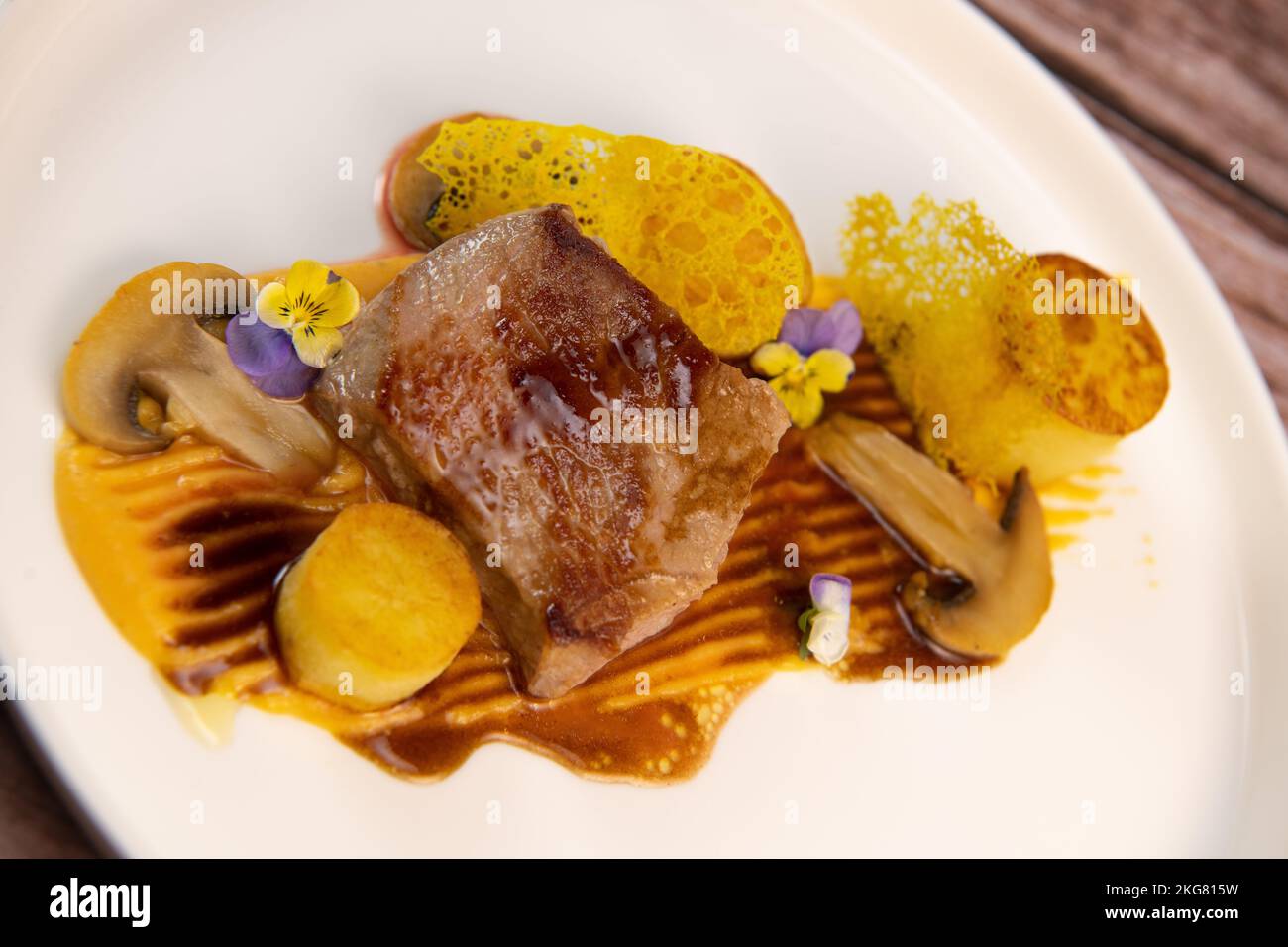 Recette de veau, confit de pomme de terre, champignons, purée de