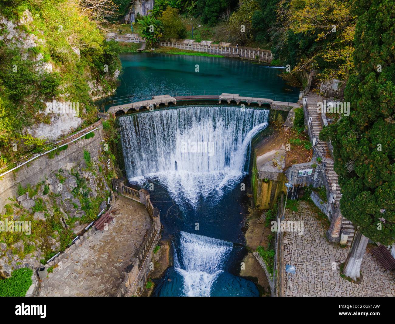 Chute d'eau du barrage à New Athos, en Abkhazie Banque D'Images