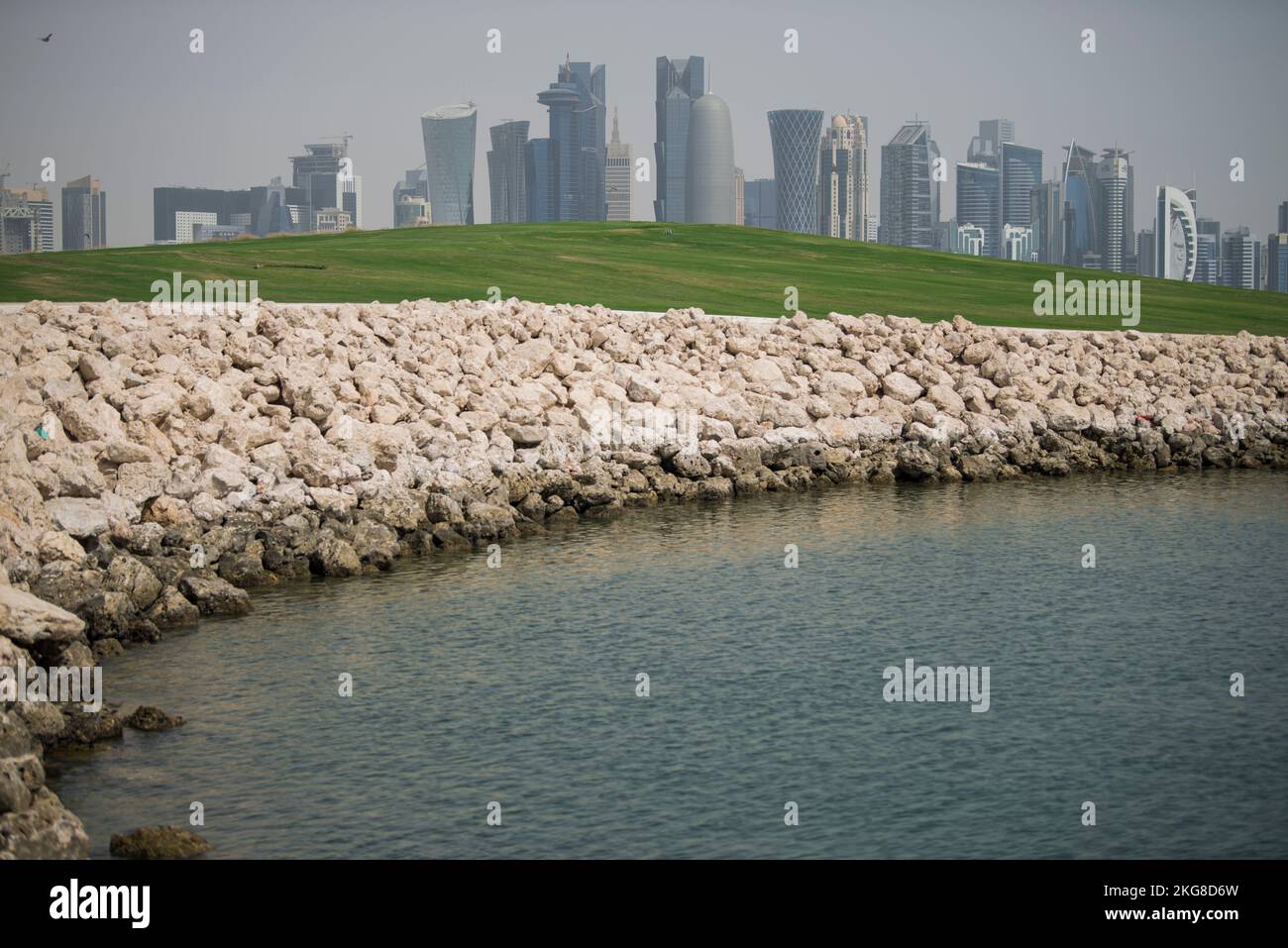 Doha, Qatar- 23 décembre, 2020 : vue de Skyline, district financier de Doha (baie ouest). Banque D'Images Doha, Qatar- 23 décembre, 2020 : vue de Skyline, district financier de Doha (baie ouest). Banque D'Images