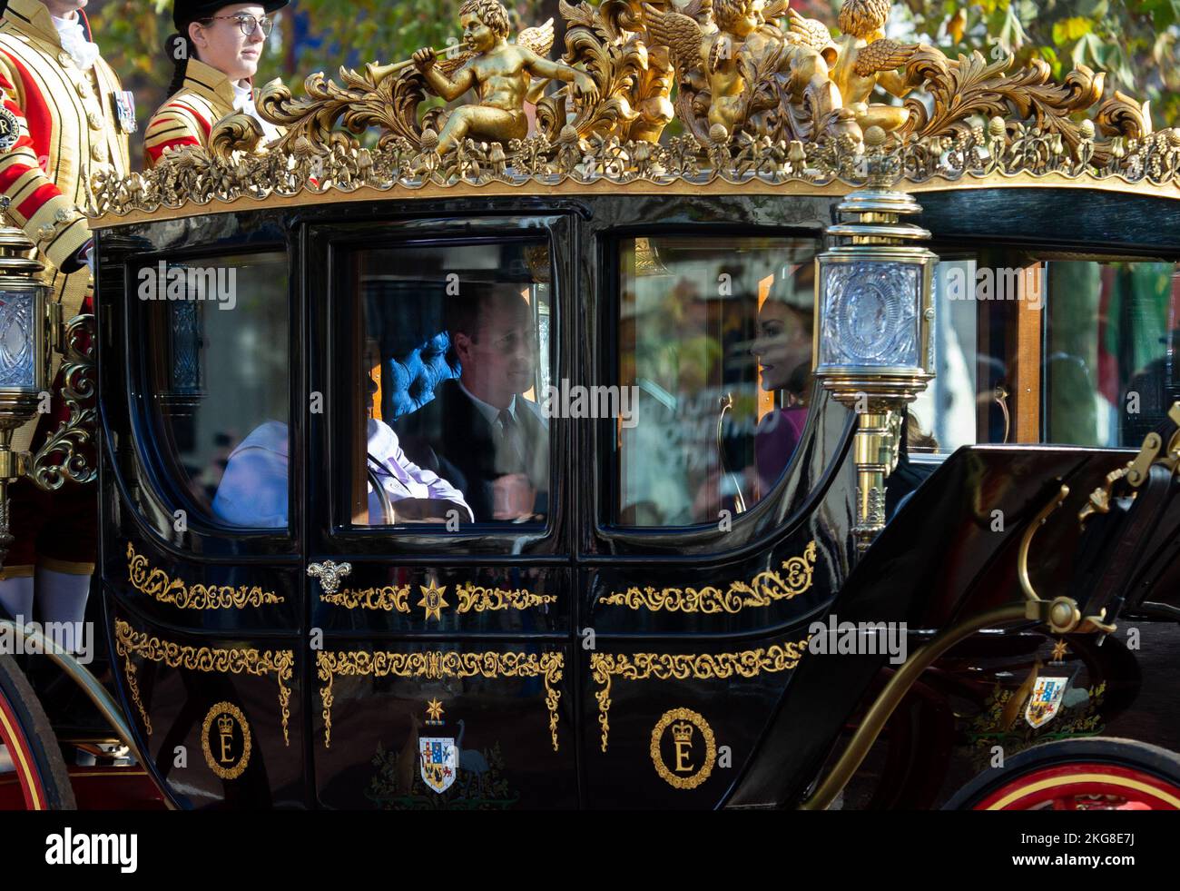 Londres, Angleterre, Royaume-Uni. 22nd novembre 2022. Le Prince de Galles WILLIAM et la princesse KATE sont vus en calèche dans le Mall lors d'une visite d'État par le président sud-africain Cyril Ramaphosa. (Credit image: © Tayfun Salci/ZUMA Press Wire) Credit: ZUMA Press, Inc./Alay Live News Banque D'Images