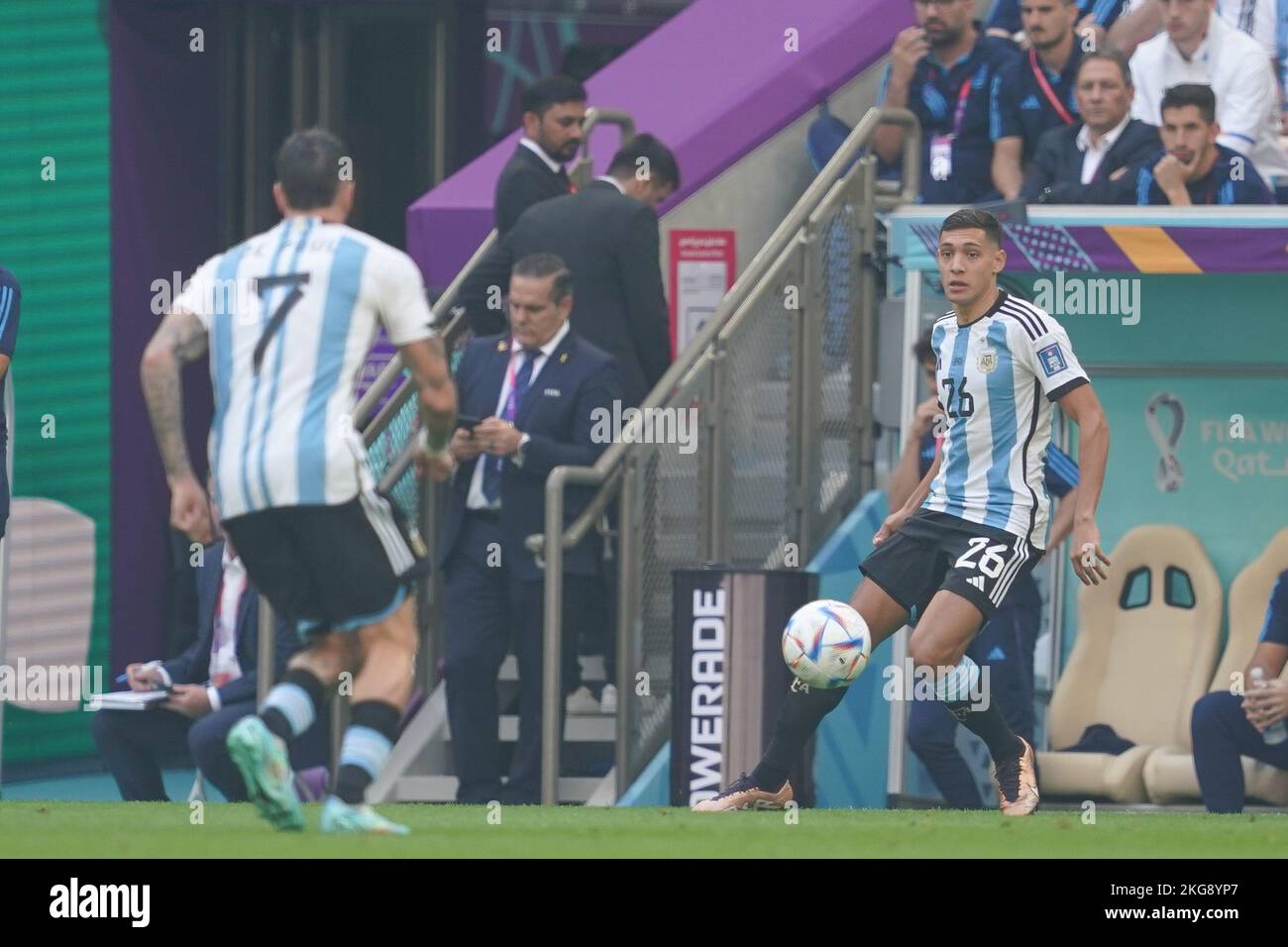 Lusail, Lusail, Qatar, Qatar. 22nd novembre 2022. LUSAIL, QATAR - NOVEMBRE 22 : le joueur de l'Argentine Nahuel Molina passe le ballon lors de la coupe du monde de la FIFA 2022 Qatar groupe C entre l'Argentine et l'Arabie Saoudite au stade Lusail sur 22 novembre 2022 à Lusail, Qatar. (Credit image: © Florencia Tan Jun/PX Imagens via ZUMA Press Wire) Banque D'Images